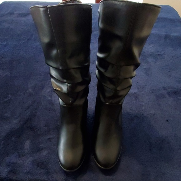 Unknown Shoes - Calf High Black Boots